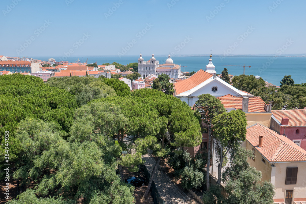 Obraz premium discovery of the city of Lisbon in Portugal. Romantic weekend in Europe.