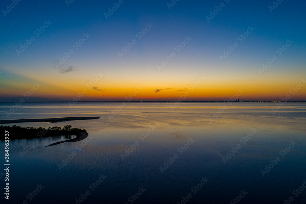 Obraz premium sunset over mobile bay 