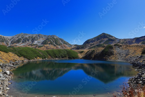 湖面に映る 山の様子 © HIDEKAZU