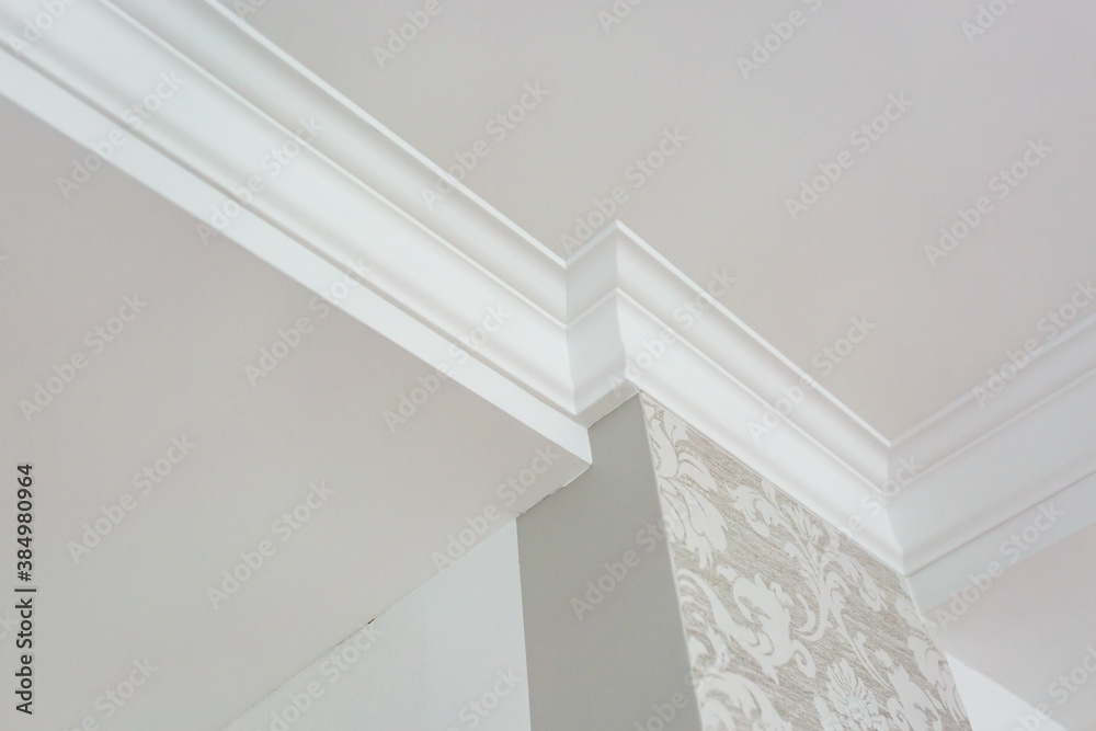 Obraz premium Detail of corner ceiling with intricate crown molding.