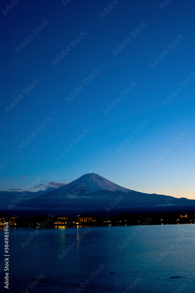 河口湖と富士山
