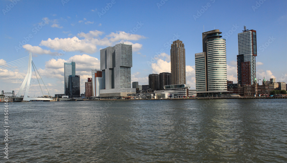 Boomtown Rotterdam; Uferfront am Kop van Zuid mit Erasmusbrücke
