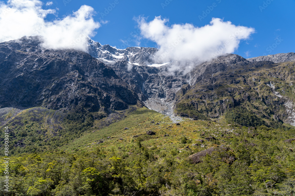 Φωτογραφία Snow capped mountain in South Island of New Zealand