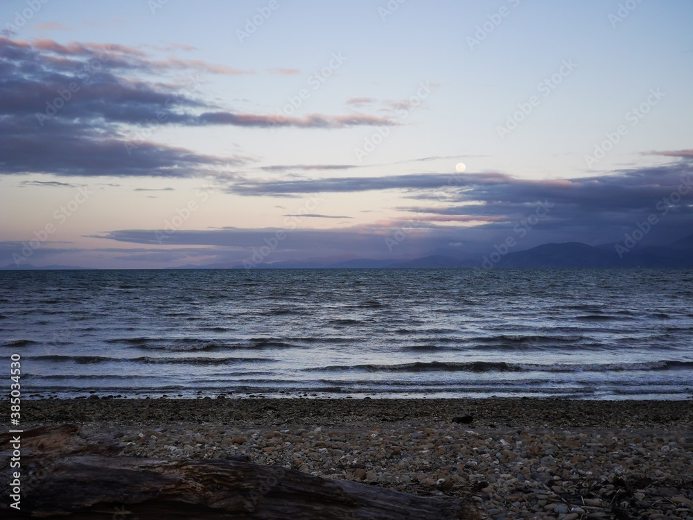 Obraz premium Tranquil scene at a stone beach