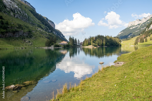 See in einem Tal in Appenzell, Schweiz
