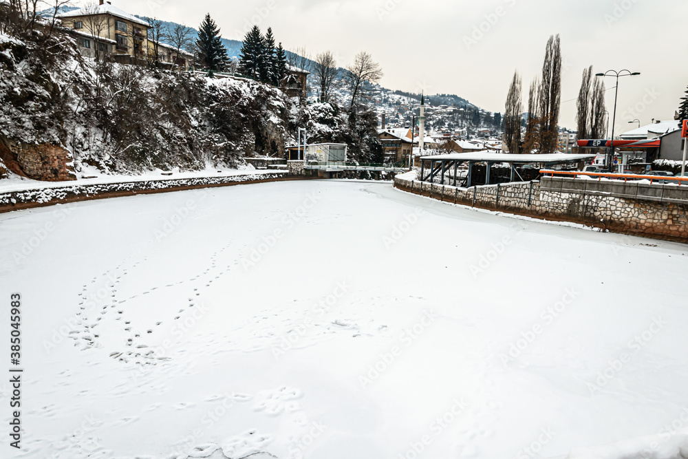 Fototapeta premium Frozen Miljacka River