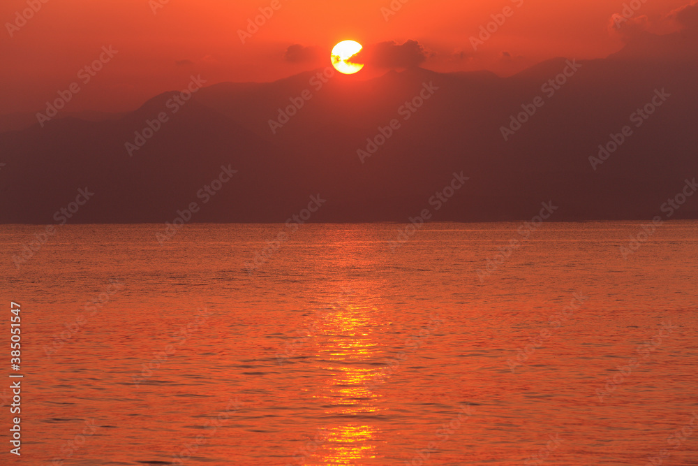 弓ケ浜から大山を望む日の出