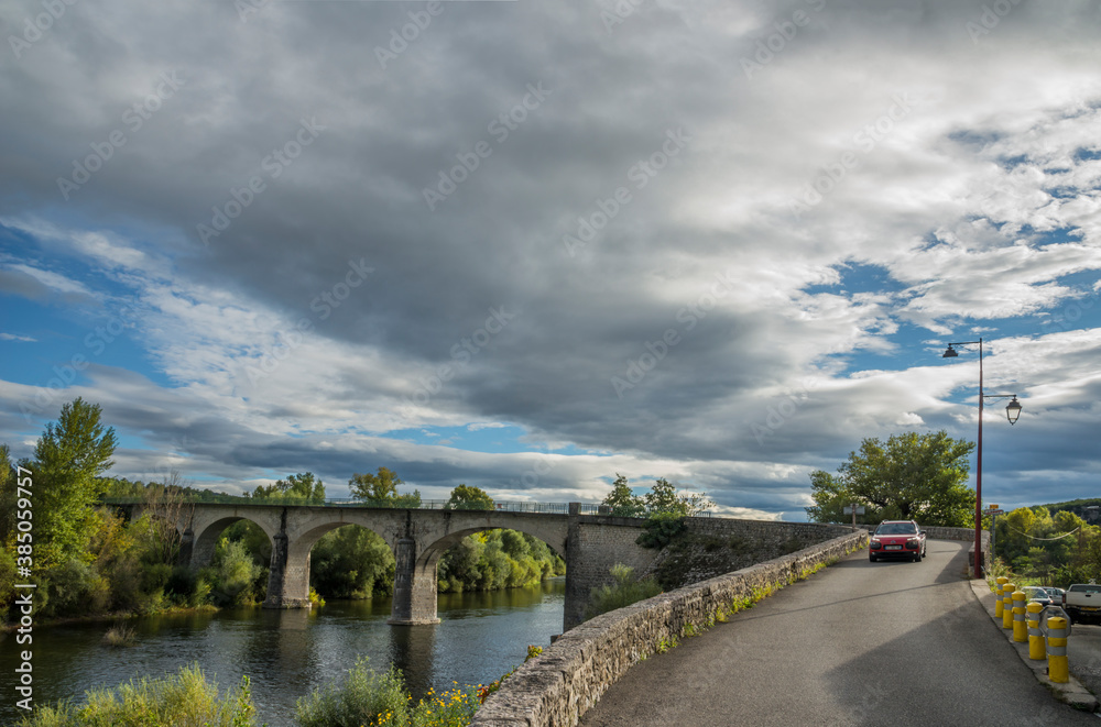 Pont à Lanas en Ardèche
