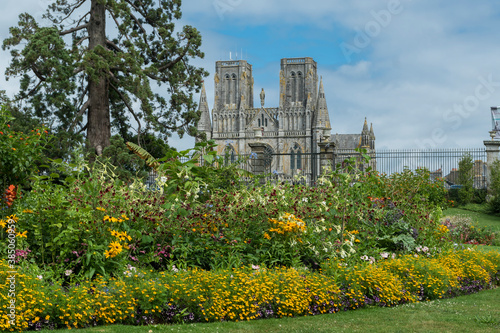 Botanischer Garten und Kirche Notre-Dame des-Champs in Avranches