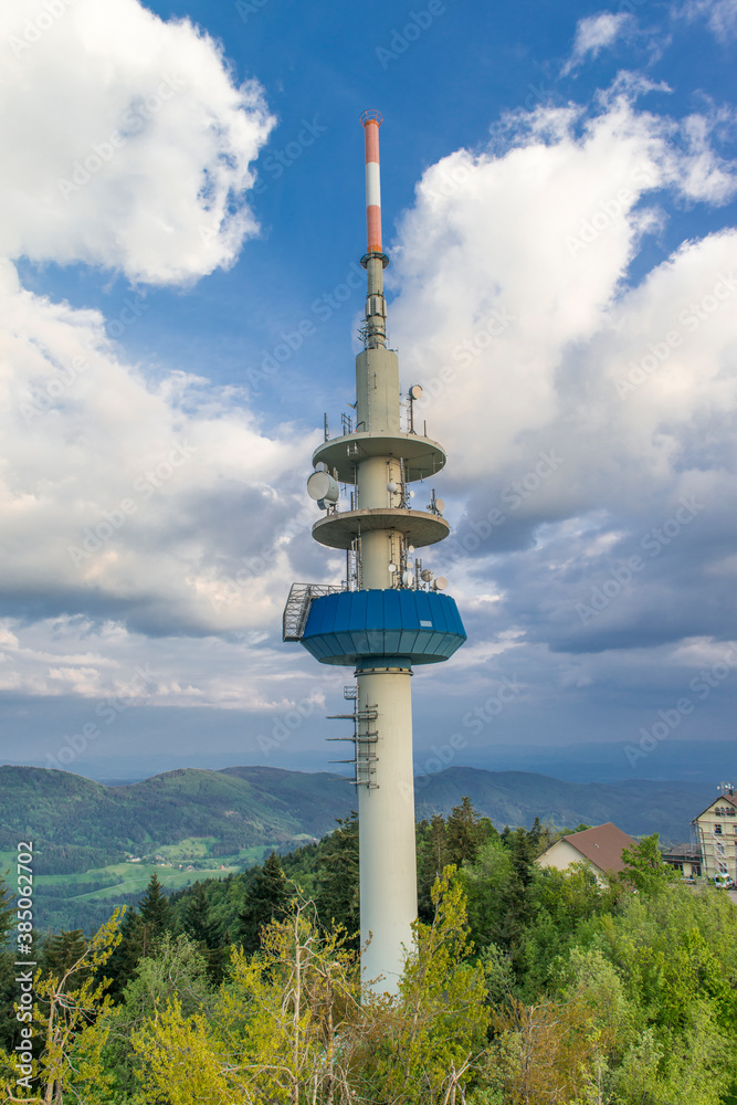 Fototapeta premium Fernmeldeturm Blauen