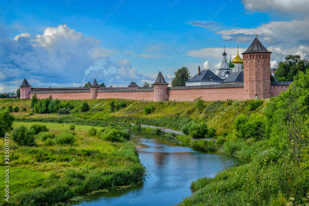 Fototapeta premium High walls of the Monastery of Saint Euthymius in Suzdal