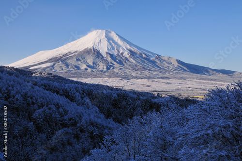 樹氷と富士 © Paylessimages