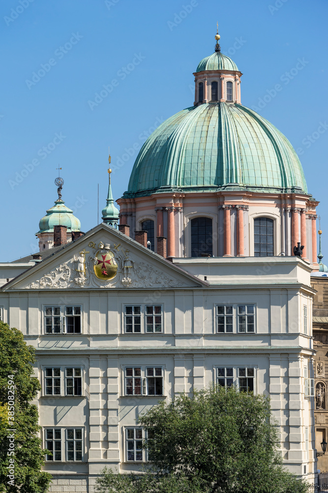 Fototapeta premium Kreuzherrenkirche in Prag
