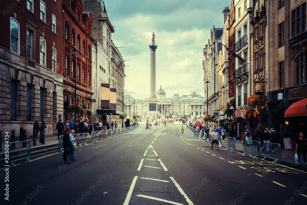 Fototapeta premium Streets of London, empty road, UK