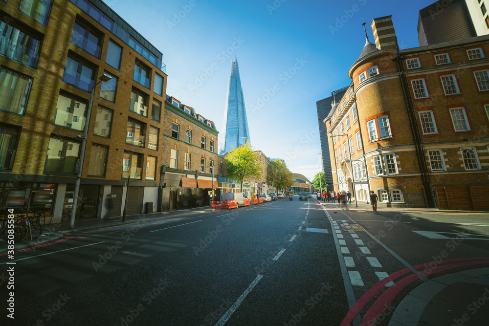 Fototapeta premium sunny streets of london, UK