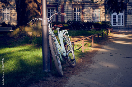 Parked bike in the city, call