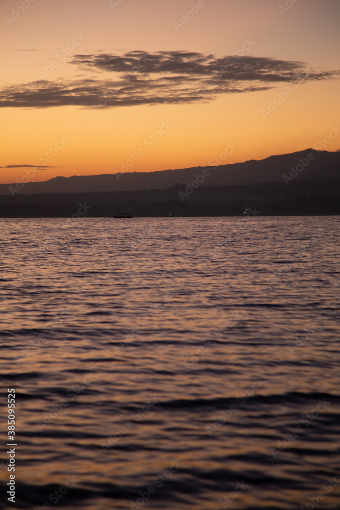 Obraz premium sunset over the sea