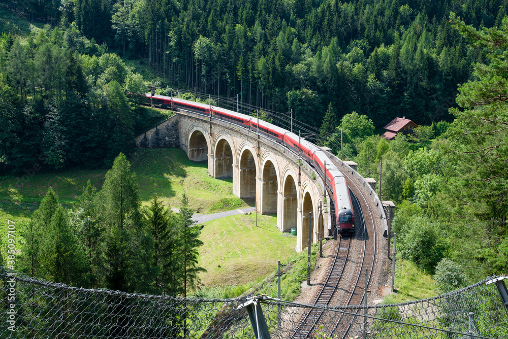 Fotografia do Stock: Train on the viaduct over the Adlitzgraben on the ...