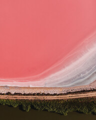 Fotobehang Koraal Roze zoutvlakten van Aigues-Mortes  © Arthurpkrt