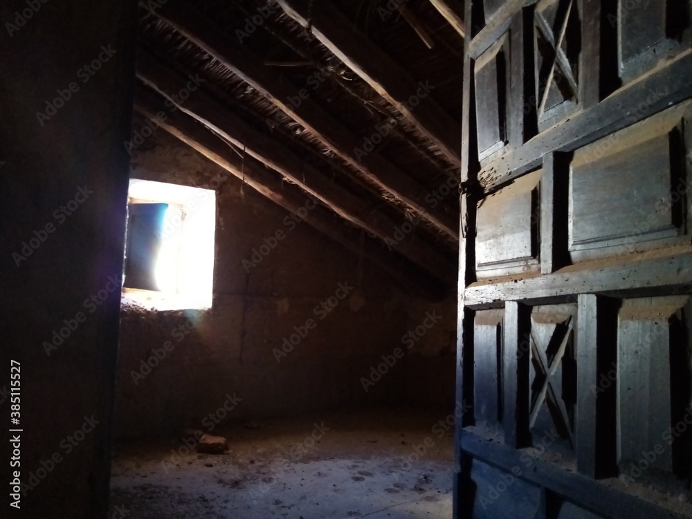 Fototapeta premium old abandoned building, misterio, silencio, rustic