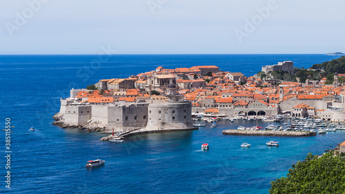 Fototapeta Naklejka Na Ścianę i Meble -  Boats moving around Dubrovnik harbour