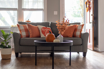 Stylish fall decor for the living room