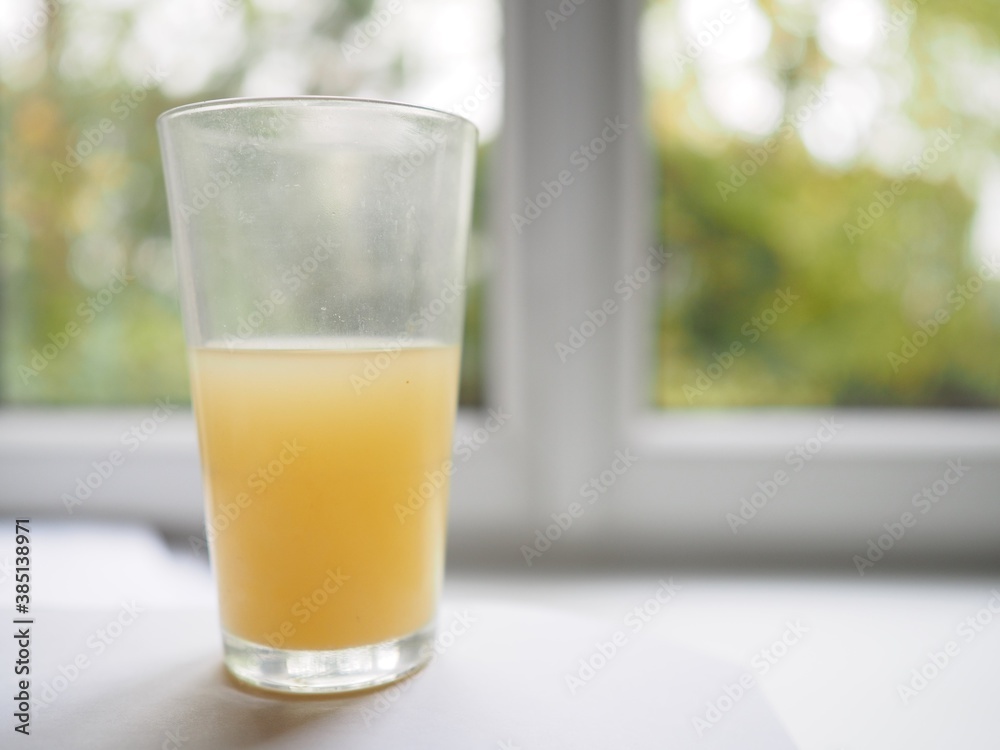 Stimmungslage - halbvolles oder halbleeres Glas? Stimmungslage - halbvolles oder halbleeres Glas?
