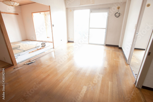 Wallpaper Mural リフォーム前のリビングルーム Torontodigital.ca