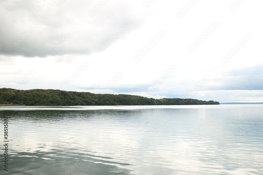 静かな海の水面と緑 quiet sea surface and green 2