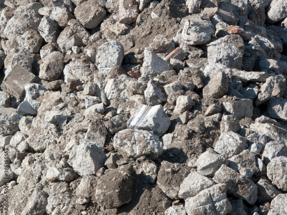 護岸工事の石材