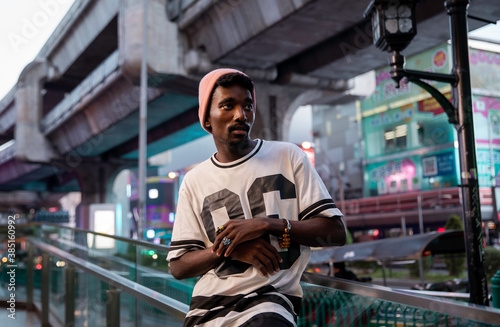 Canvas Print Young african-american man in the city