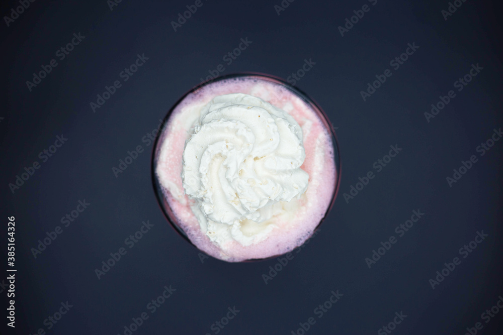 Strawberry milkshake. malteada  de fresa  con crema batida fondo negro