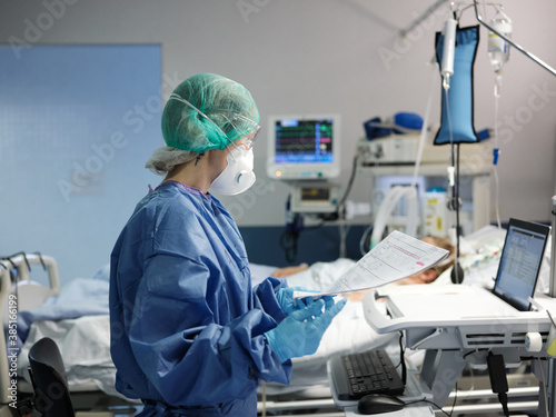Healthcare assistant in the icu