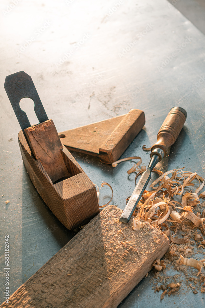 Herramientas para trabajo de la madera en carpintería y evanistería Herramientas para trabajo de la madera en carpintería y evanistería
