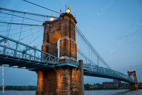 Valokuva The Roebling bridge, historic bridge you can walk or drive on from Covington to Cincinnati
