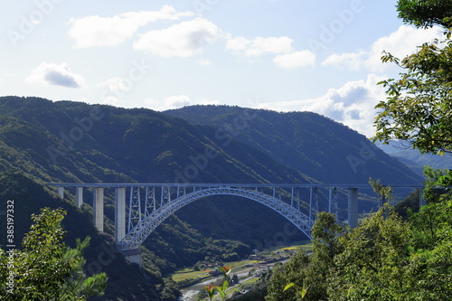 大きな橋がある風景