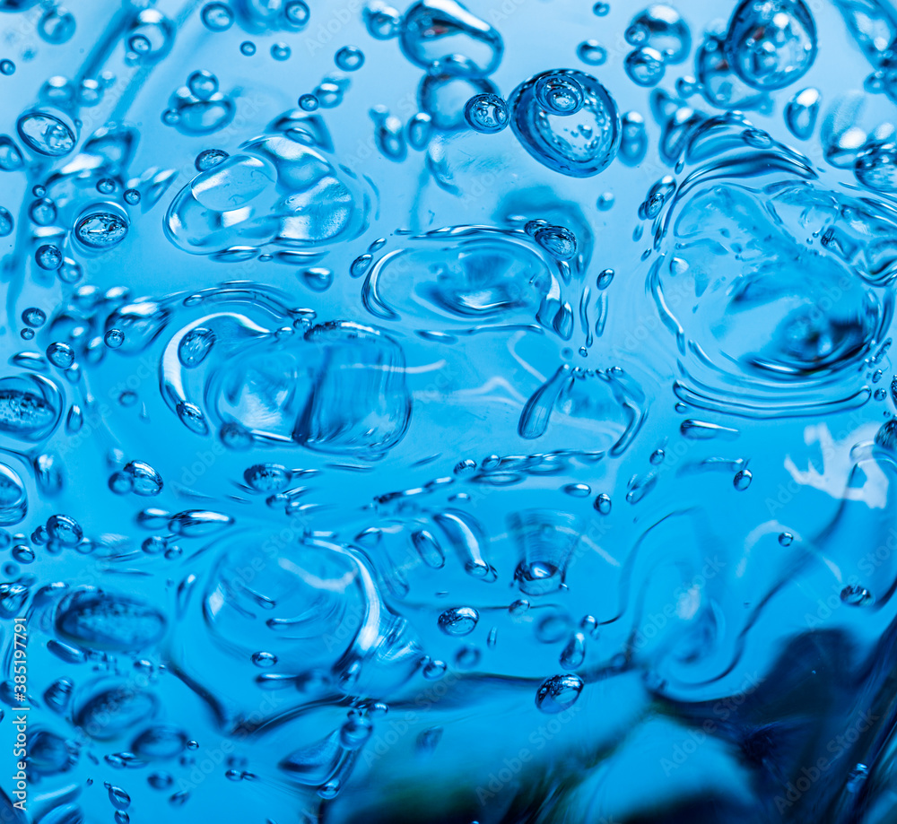 L'eau a Coloré Des Boules De Gel D'un Plat Blanc Gel De Polymère Silicagel  Boules D'hydrogel Bleu Boule Liquide En Cristal Avec L Image stock - Image  du coloré, billes: 142133975