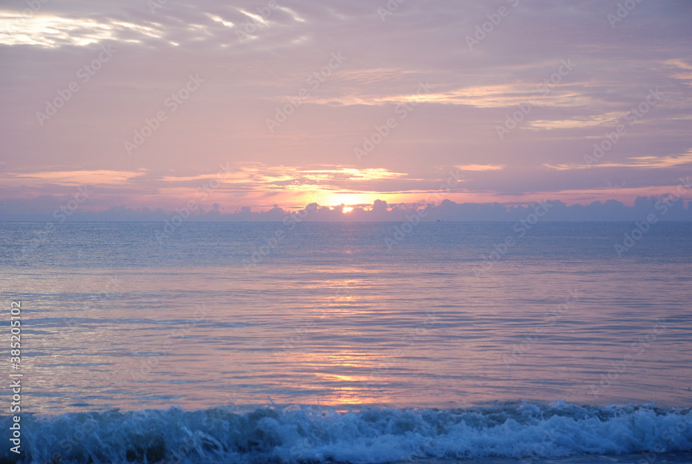 Fototapeta premium sunrise over the sea