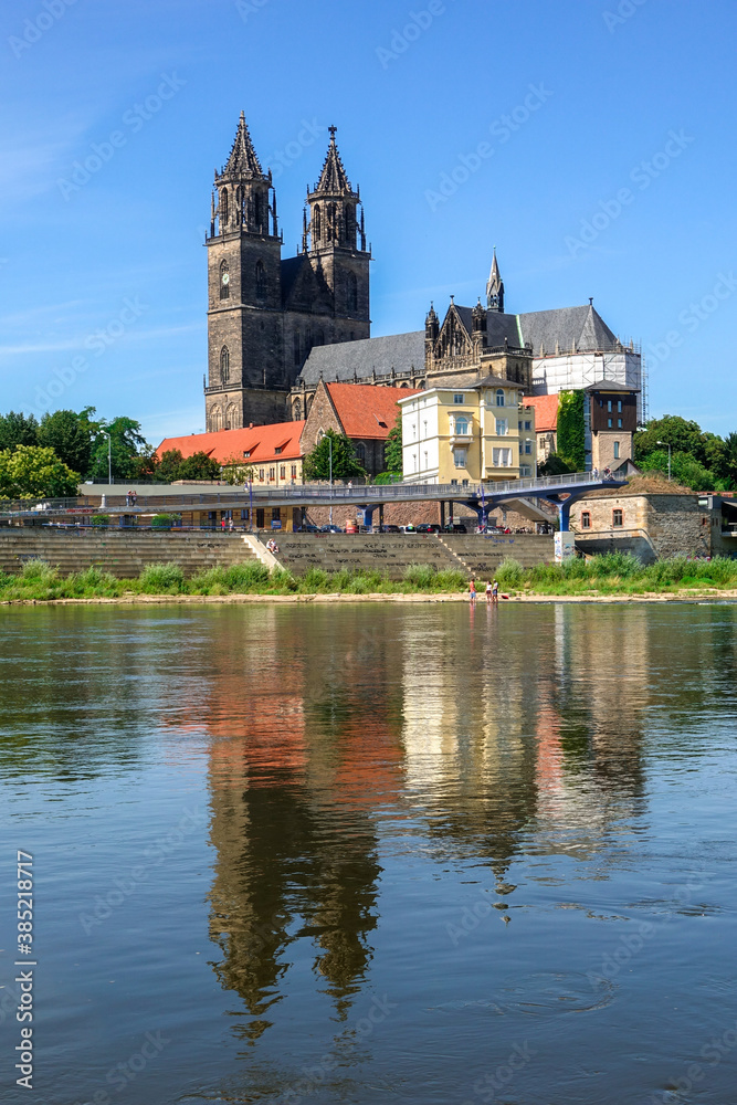 Dom und Elbe in Magdeburg, Sachsen Anhalt