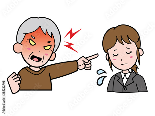 スーツ姿の若い会社員女性を怒鳴りつけるおじいさん