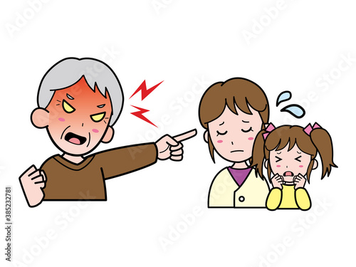 若いお母さんと子どもを怒鳴りつけるおじいさん