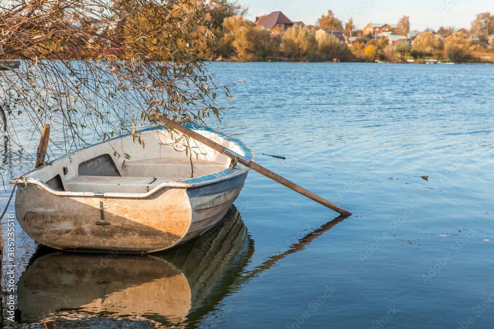 Obraz premium The rescue boat was moored to the shore of the pond. The concept of saving water