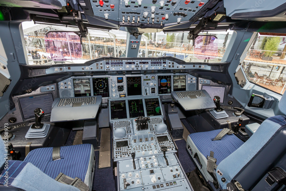 airbus-a380-cockpit-the-a380-is-the-largest-passenger-airliner-in-the