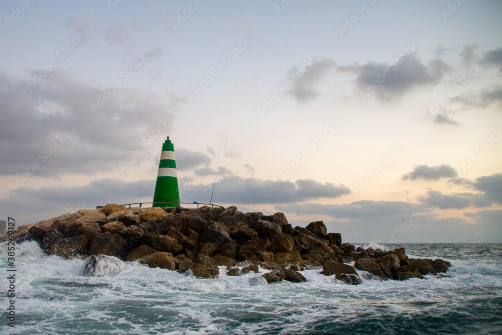 Obraz premium Tel Aviv Marina green starboard beacon
