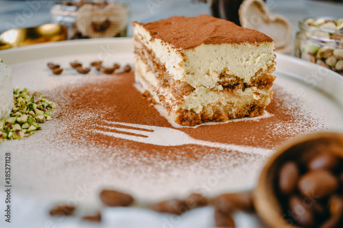 Tiramisu cake with pistachio cream 