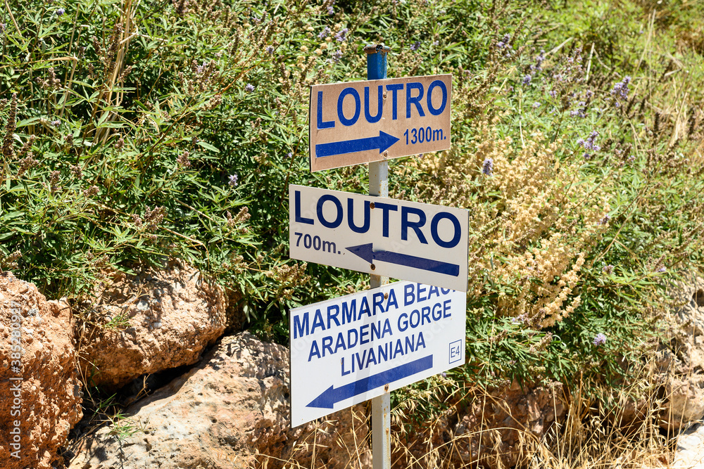 Wegweiser bei Loutro, Südküste Kretas, Griechenland