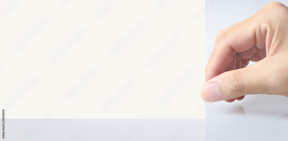 Obraz premium Hand holding virtual paper with your