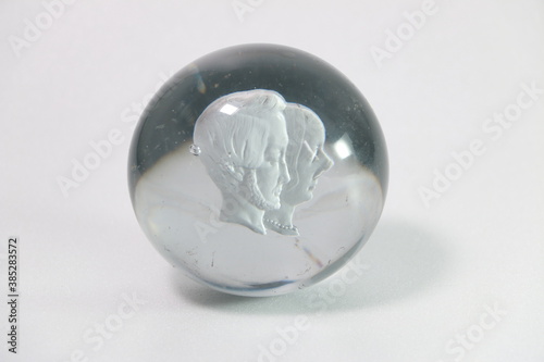 Εκτύπωση καμβά glass paperweight french portrait bubble