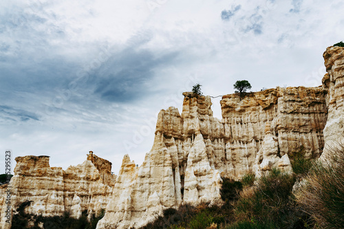 Orgues ou cheminées de fées - Formation géologique dans le sud de la France © PicsArt