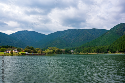 初秋の田貫湖 曇り空